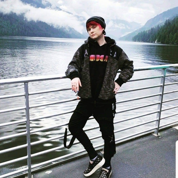 Meet your Posher, Draggo - Picture 1 of 1